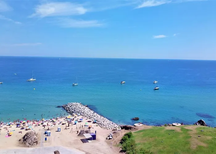 Bianca Seaview & Beach Apartment